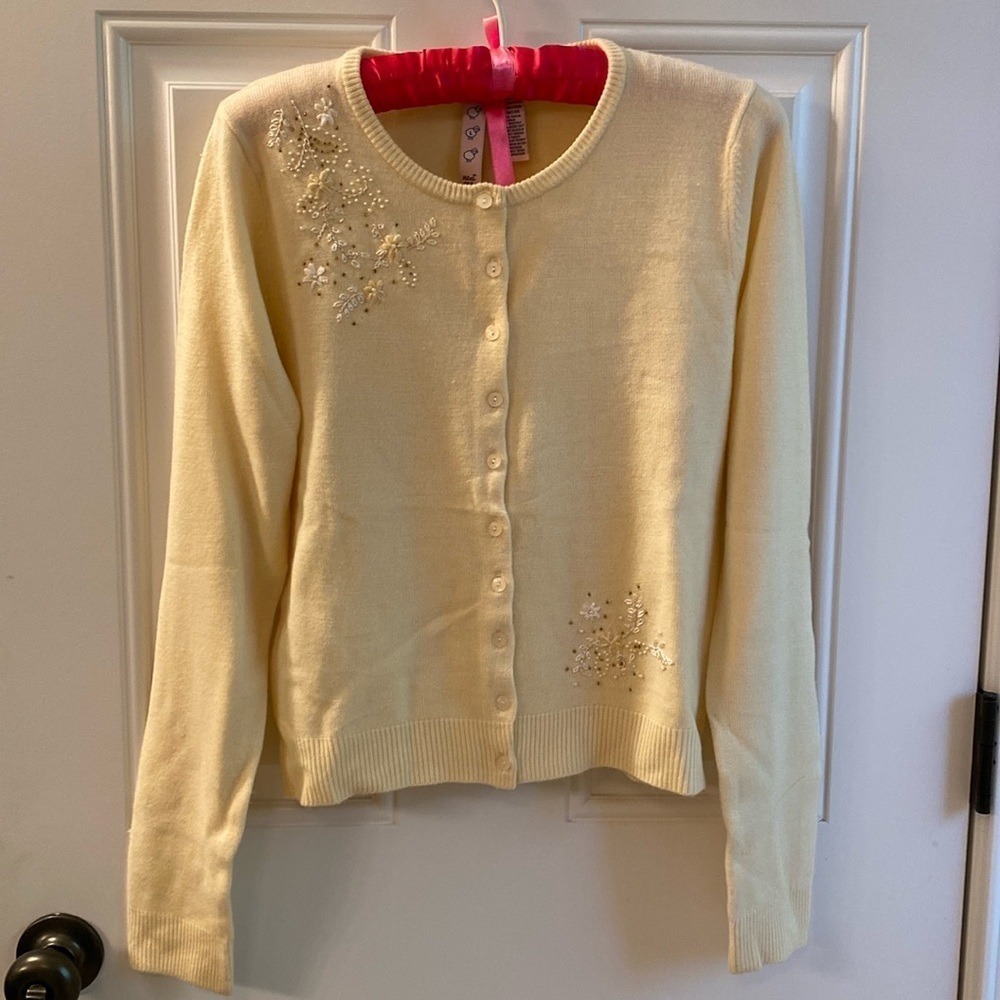 Women’s cardigan with detail embroidery